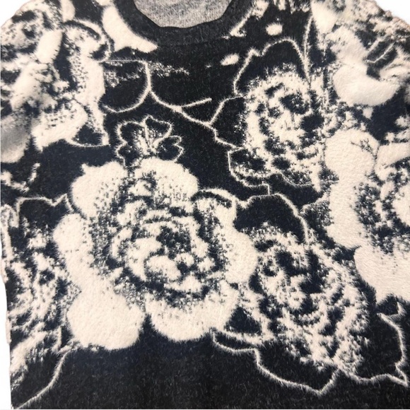 Liverpool Los Angeles Fuzzy Floral Sweater Black White Size M EUC - Picture 2 of 4
